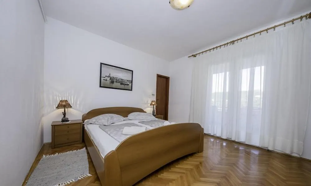 Apartments&Rooms Mlacovic Palit ゲストハウス